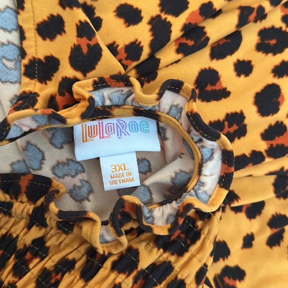 LuLaRoe smocked top - 3XL - Picture 8 of 8